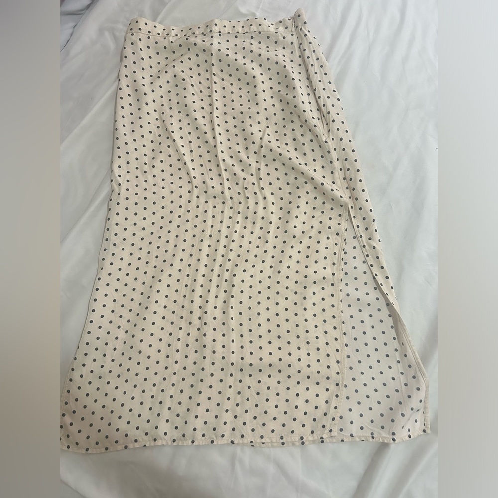 H&M. Size 6. Satin polka midi skirt.